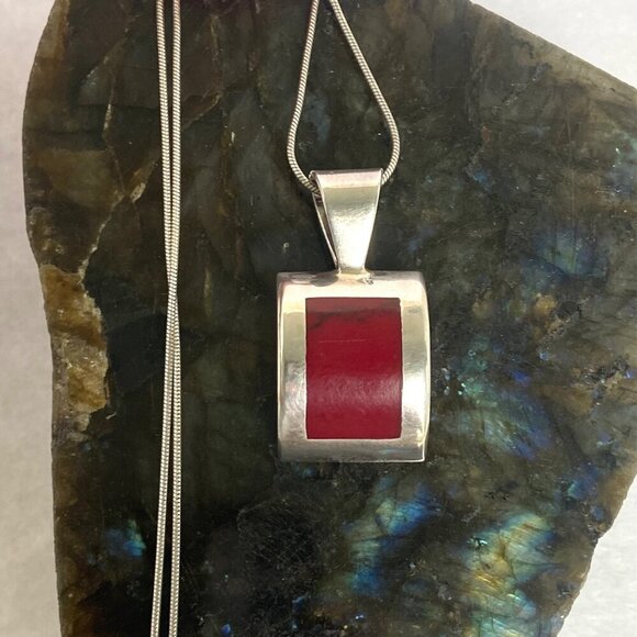 Solid Sterling Silver 925 Curved Sim Red Jasper Pendant Necklace 20" Snake Chain - Picture 3 of 16